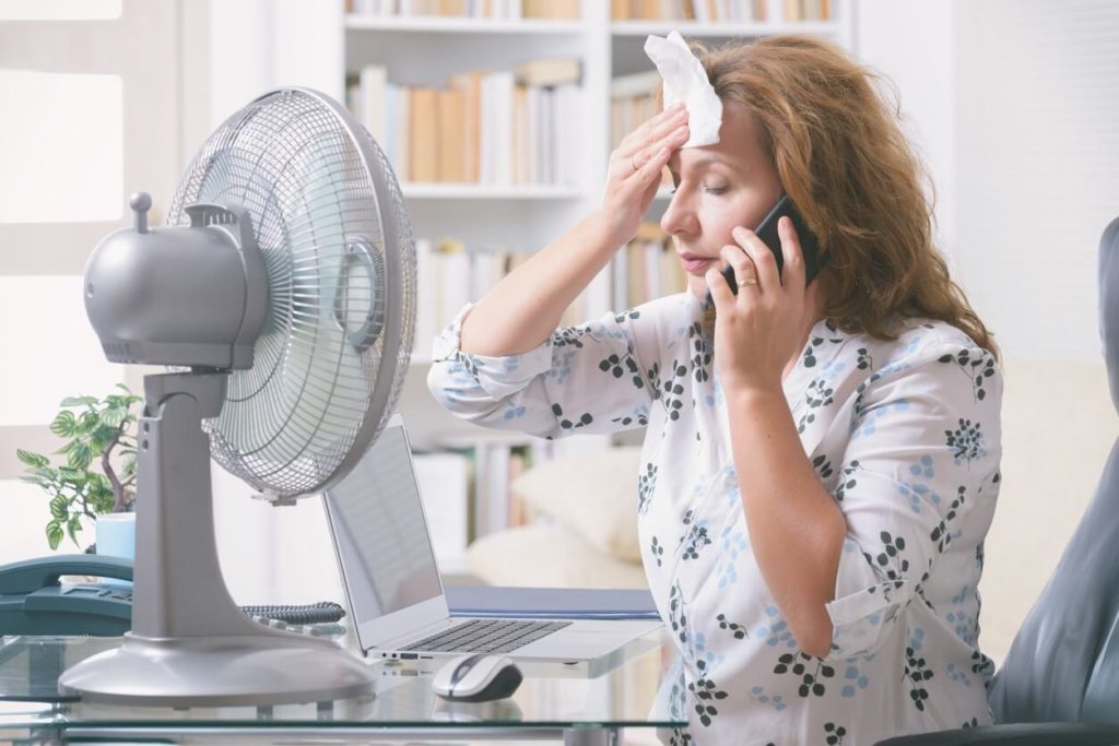 Bouffées de chaleur et transpiration excessive : que faire ?